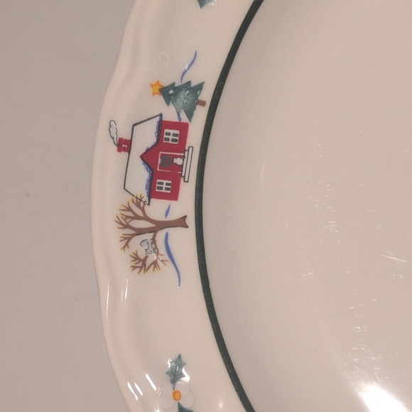 Pfaltzgraff Winter Scene Dinner Plate - White and Green - Picture 8 of 12